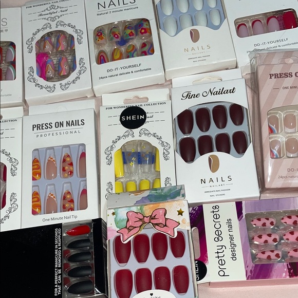 Press on nails 13 sets - Picture 1 of 8